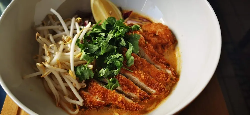 Kaosoi ข้าวซอยไก่ทอด